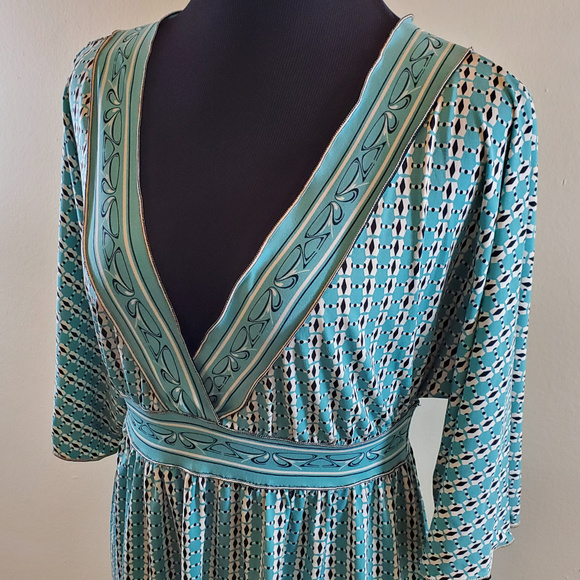 Max Studio 3/4 Sleeve Printed V Neck Dress - Picture 3 of 4